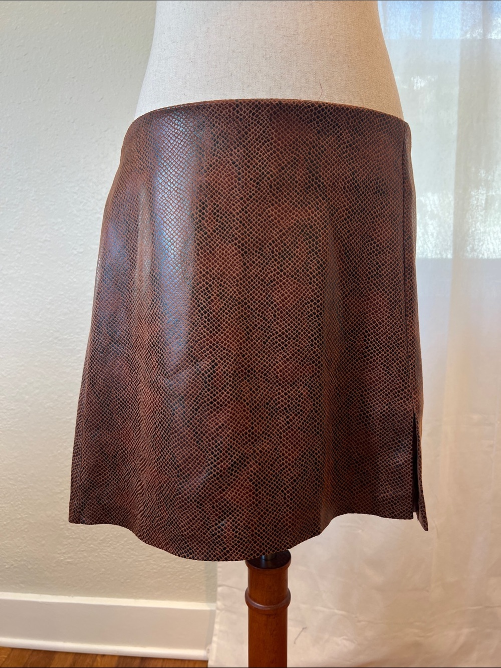 House of Harlow 1960 Brown Faux Snakeskin A-Line Skirt. Size L. NWT